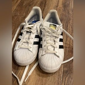 Adidas superstar Fits size 6 -worn only few times